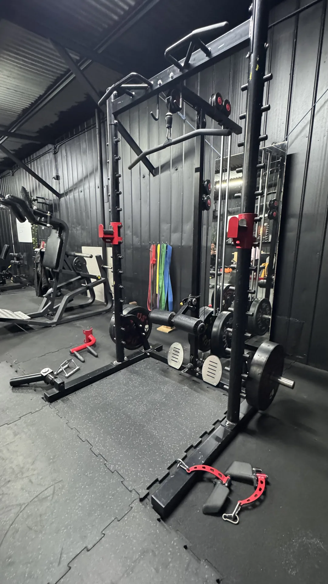 Estacion multifuncional de entrenamiento en el estudio Prometheus